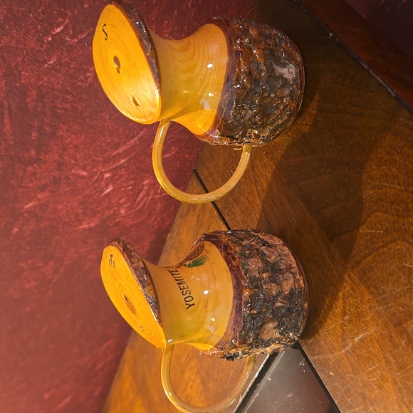 Vintage Salt & Pepper Shakers - Wood Live - Yosemite National Park Souvenirs - Picture 6 of 9